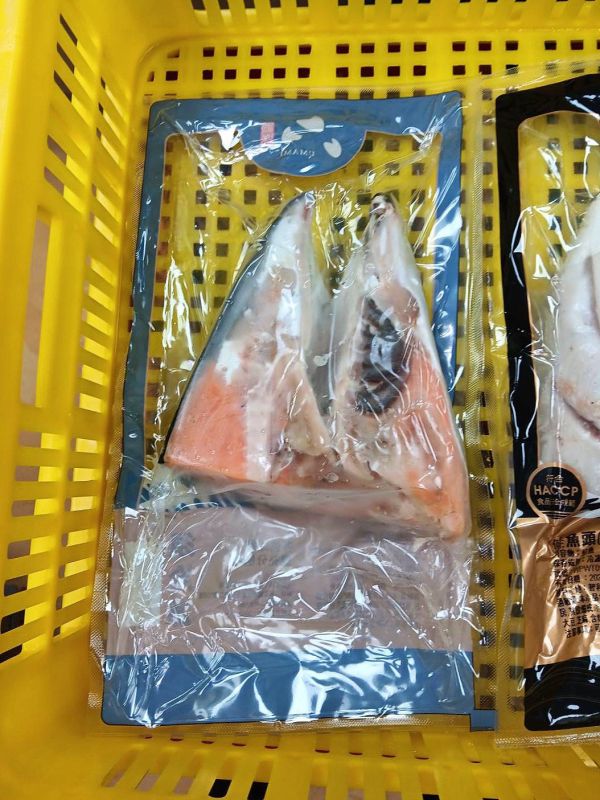 【智利鮭魚頭剖半】 