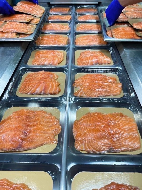 【頂級煙燻鮭魚100g】 