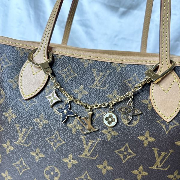 LV SPRING STREET 鏈帶手袋吊飾 