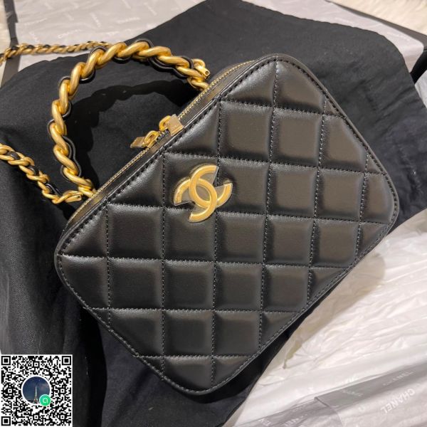 CHANEL 22A VANITY CASE 