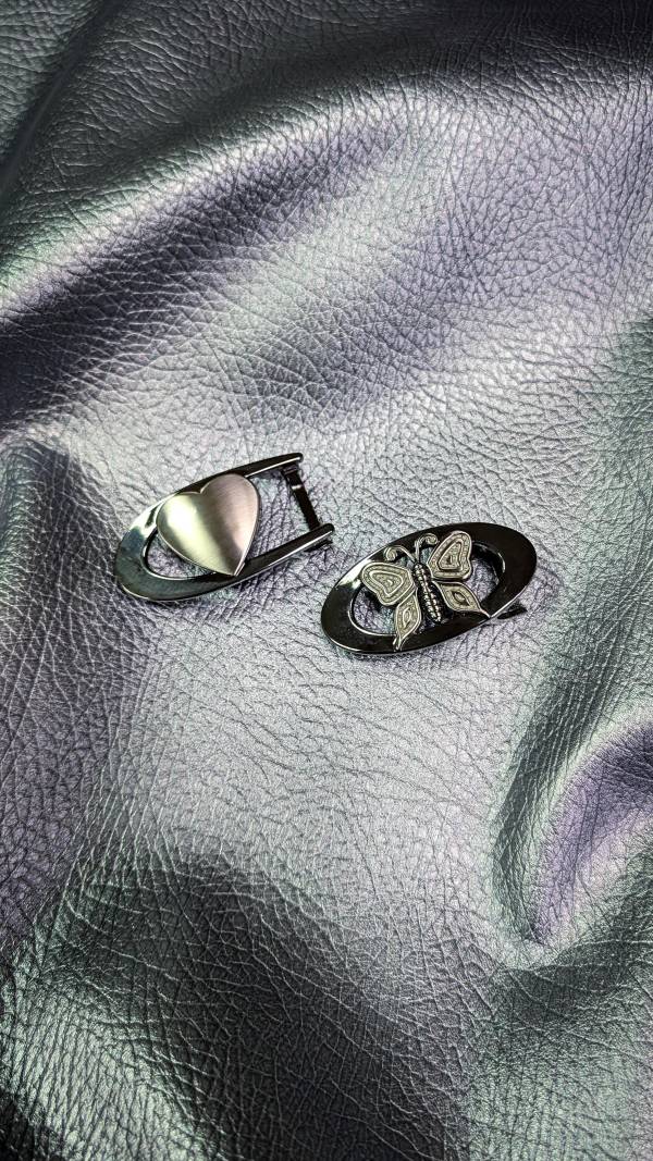 2公分寬獨家亮銀蝴蝶/黑羊皮花紋軟皮帶 