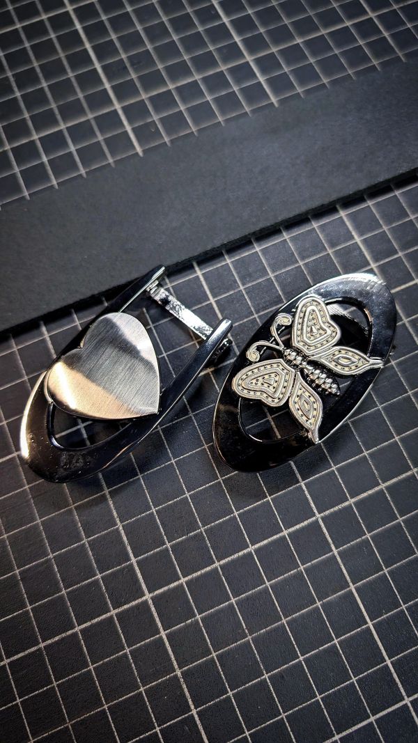 2公分寬獨家亮銀蝴蝶/黑羊皮花紋軟皮帶 