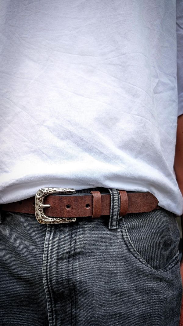 平價的岩石紋古銀皮帶頭咖色皮帶（3公分寬） 