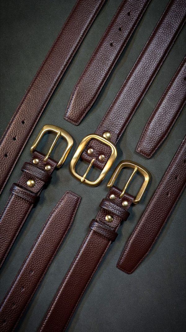 樸實無華的35mm茶荔枝紳士皮帶 