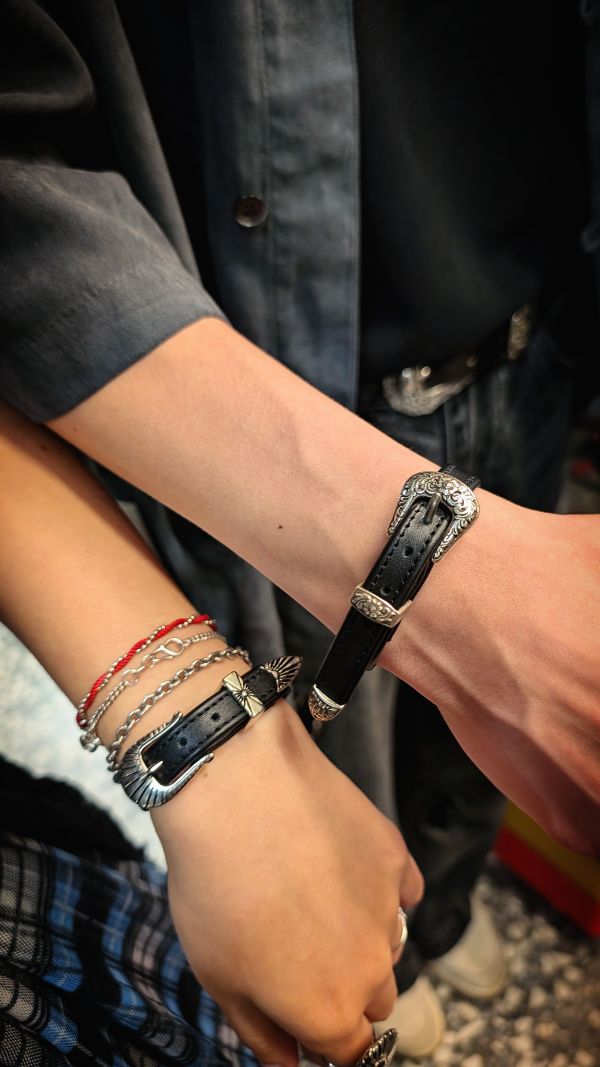 10mm寬的黑色皮革手環 