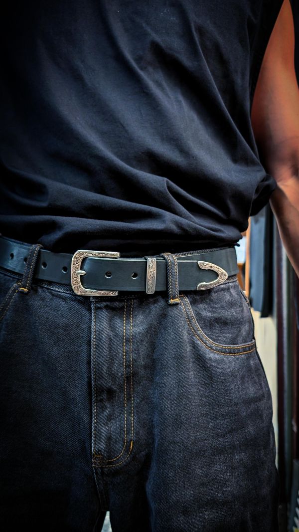 32mm拉米勒三件式透染黑色植鞣革皮帶 