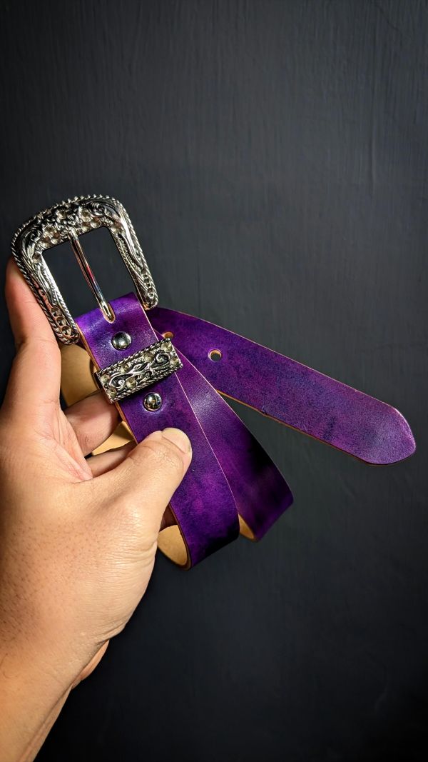 3公分寬典雅的雕花三件式/手染紫色植鞣革皮帶 