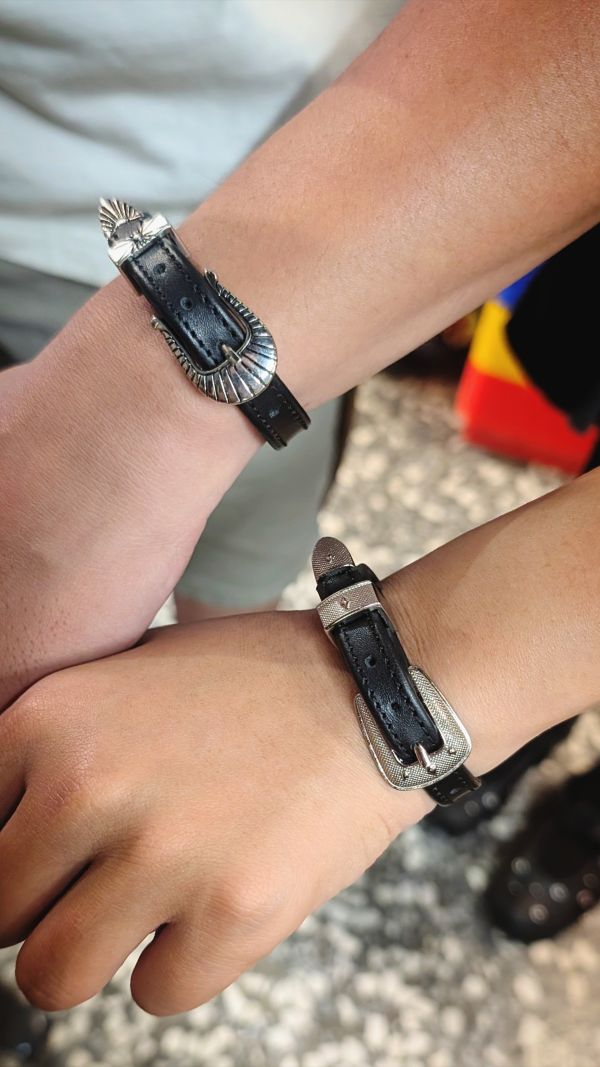 10mm寬的黑色皮革手環 