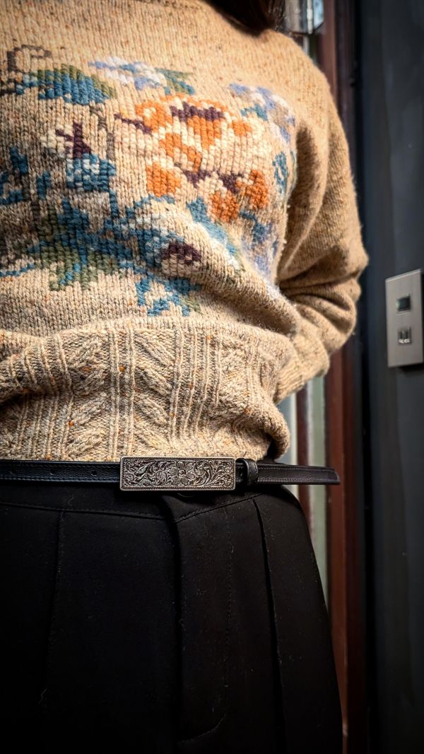 1.5公分寬絕版的鍍純銀雕花頭黑色軟皮帶 