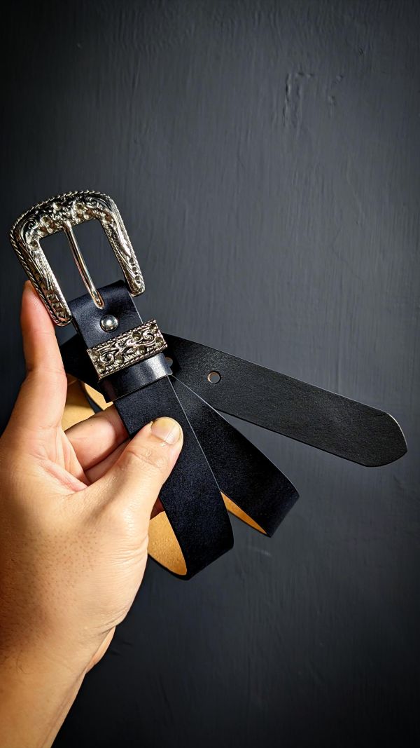 3公分寬絕版典雅的雕花兩件式黑色植鞣革皮帶 