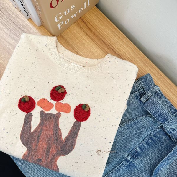 (中大童可親子裝)立體蘋果熊熊彩點上衣 