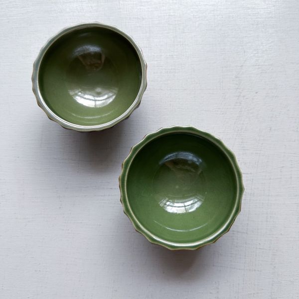冰裂黑綠尖腳小缽10cm 