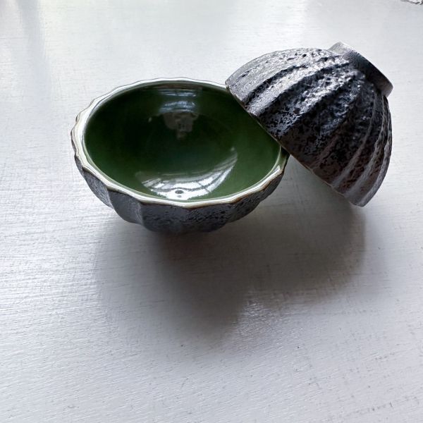 冰裂黑綠尖腳小缽10cm 
