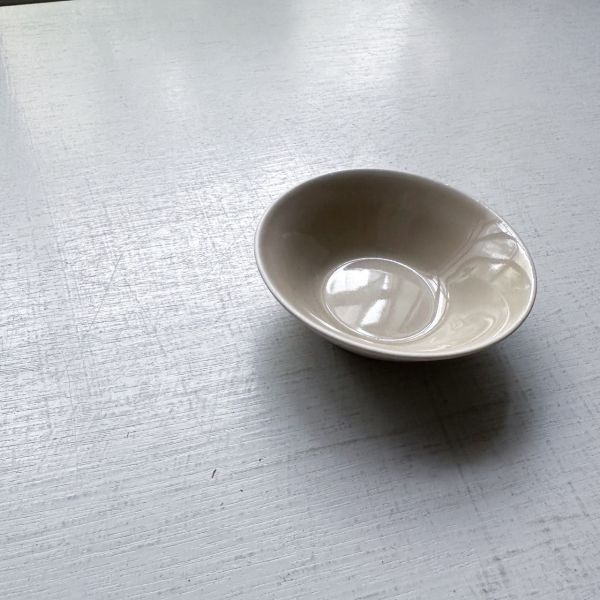米色系尖型小缽8.5cm 
