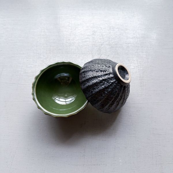 冰裂黑綠尖腳小缽10cm 