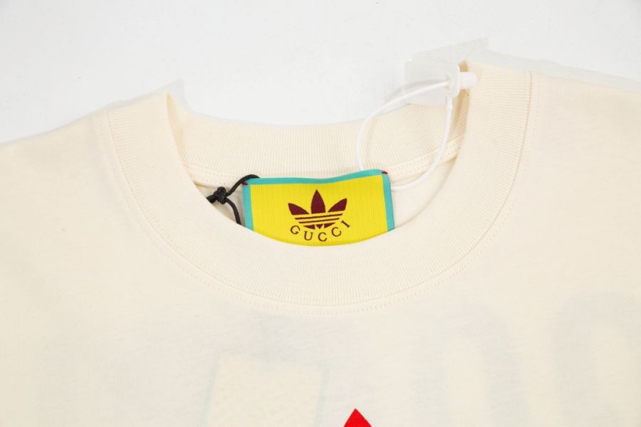 Adidas x Gucci 「adidas Theatrum Catoptricum Polydicticum Gucci」印花(杏) 