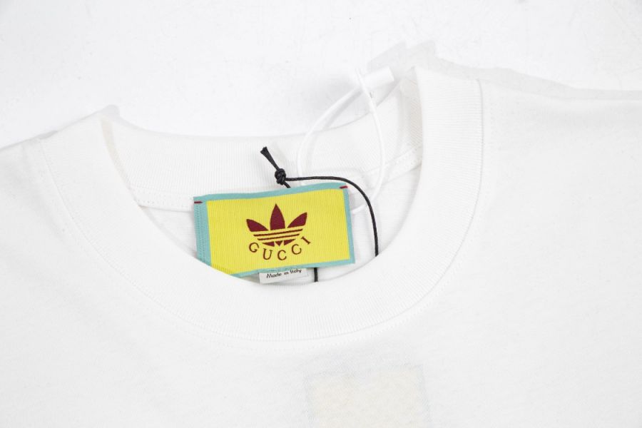 Adidas x Gucci 「adidas Theatrum Catoptricum Polydicticum Gucci」印花(白) 
