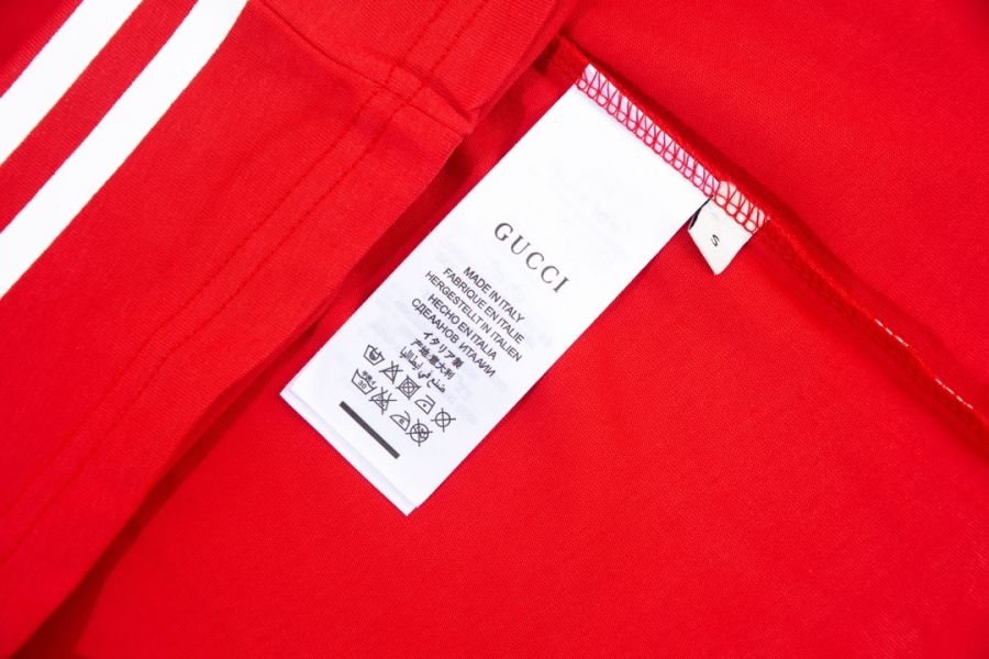 Adidas x Gucci 「adidas Theatrum Catoptricum Polydicticum Gucci」印花(紅) 
