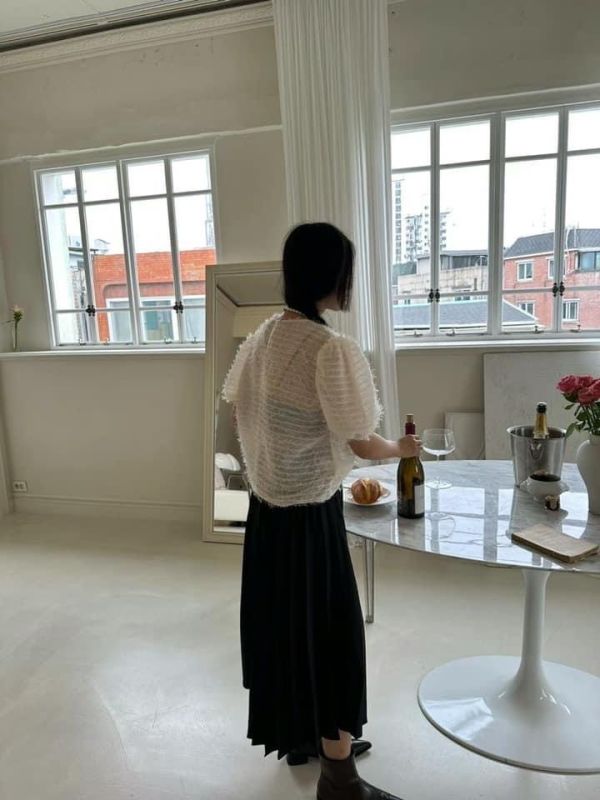 澎袖微透毛毛上衣 衣服,上衣,襯衫,針織衫,T恤,毛衣,背心,內搭,洋裝,服飾,polo衫,羊毛上衣,大學T,帽T,雪紡,棉麻,細肩帶背心,短版上衣,貼身上衣,合身上衣,親膚上衣,紗上衣,長版上衣,牛仔襯衫,天絲,亞麻,bra top