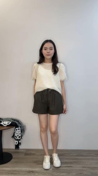 澎袖微透毛毛上衣 衣服,上衣,襯衫,針織衫,T恤,毛衣,背心,內搭,洋裝,服飾,polo衫,羊毛上衣,大學T,帽T,雪紡,棉麻,細肩帶背心,短版上衣,貼身上衣,合身上衣,親膚上衣,紗上衣,長版上衣,牛仔襯衫,天絲,亞麻,bra top