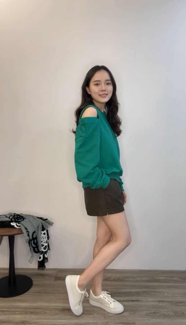 有型露肩設計感上衣 衣服,上衣,襯衫,針織衫,T恤,毛衣,背心,內搭,洋裝,服飾,polo衫,羊毛上衣,大學T,帽T,雪紡,棉麻,細肩帶背心,短版上衣,貼身上衣,合身上衣,親膚上衣,紗上衣,長版上衣,牛仔襯衫,天絲,亞麻,bra top
