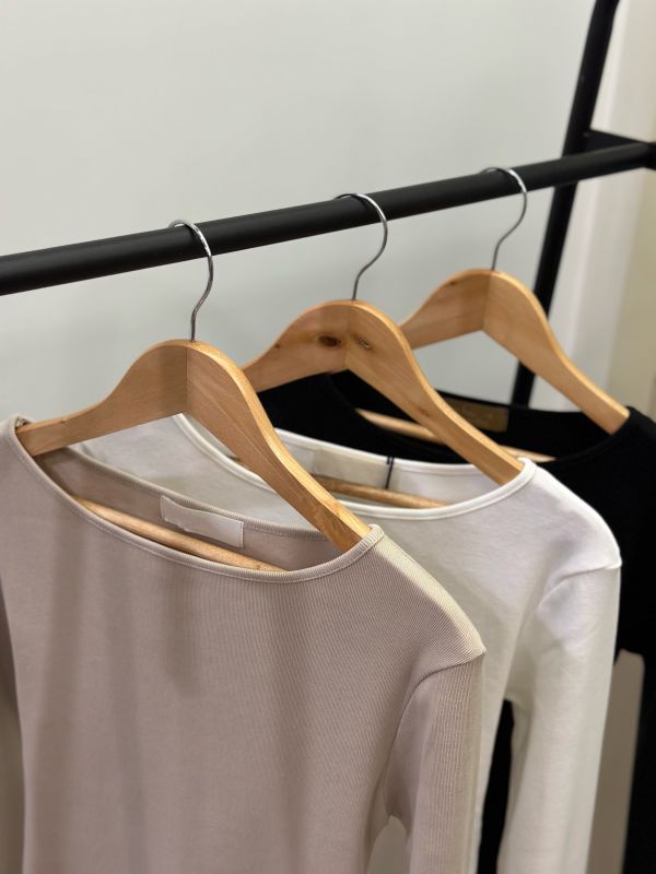 顯瘦挺版上衣 衣服,上衣,襯衫,針織衫,T恤,毛衣,背心,小可愛,內搭,洋裝,服飾,polo衫,羊毛上衣,大學T,帽T,短版上衣,貼身上衣,合身上衣,毛衣,親膚上衣,挺版上衣,顯瘦,特價,出清,特價出清,特價專區,季末出清