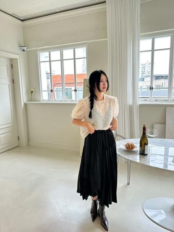 澎袖微透毛毛上衣 衣服,上衣,襯衫,針織衫,T恤,毛衣,背心,內搭,洋裝,服飾,polo衫,羊毛上衣,大學T,帽T,雪紡,棉麻,細肩帶背心,短版上衣,貼身上衣,合身上衣,親膚上衣,紗上衣,長版上衣,牛仔襯衫,天絲,亞麻,bra top