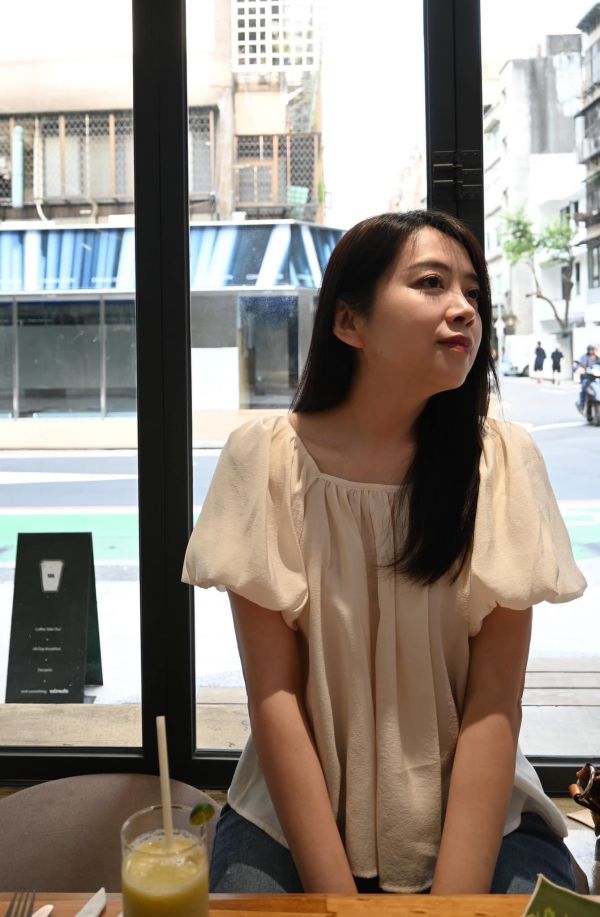 小浪漫澎袖上衣 衣服,上衣,襯衫,針織衫,T恤,毛衣,背心,小可愛,內搭,洋裝,服飾,polo衫,羊毛上衣,大學T,帽T,雪紡,棉麻,細肩帶背心,短版上衣,貼身上衣,合身上衣,親膚上衣,紗上衣,長版上衣,牛仔襯衫,天絲