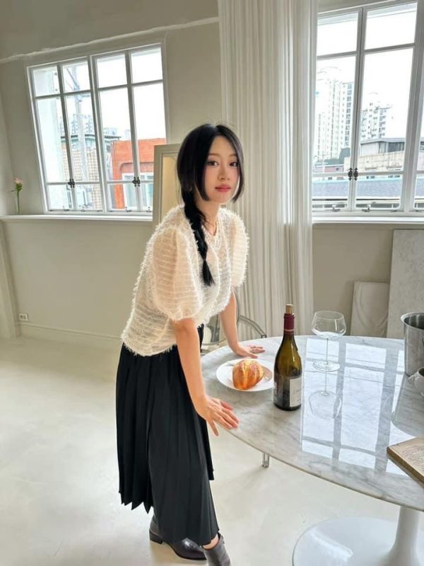 澎袖微透毛毛上衣 衣服,上衣,襯衫,針織衫,T恤,毛衣,背心,內搭,洋裝,服飾,polo衫,羊毛上衣,大學T,帽T,雪紡,棉麻,細肩帶背心,短版上衣,貼身上衣,合身上衣,親膚上衣,紗上衣,長版上衣,牛仔襯衫,天絲,亞麻,bra top