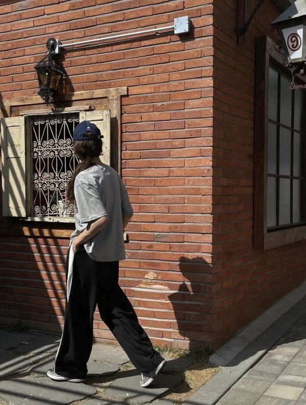 白邊休閒帥寬褲 牛仔褲,牛仔短褲,西裝褲,西褲,西裝短褲,休閒褲,休閒短褲,寬褲,內搭褲,緊身褲,長褲,運動褲,老爺褲,工裝褲,男友褲,窄管褲,直筒褲,闊腿褲,喇叭褲,棉麻褲,涼感褲, 內搭褲,垮褲,九分褲,七分褲,吊帶褲,連身褲