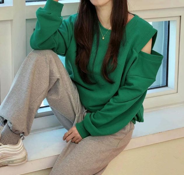 有型露肩設計感上衣 衣服,上衣,襯衫,針織衫,T恤,毛衣,背心,內搭,洋裝,服飾,polo衫,羊毛上衣,大學T,帽T,雪紡,棉麻,細肩帶背心,短版上衣,貼身上衣,合身上衣,親膚上衣,紗上衣,長版上衣,牛仔襯衫,天絲,亞麻,bra top