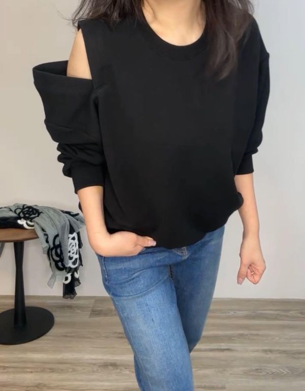 有型露肩設計感上衣 衣服,上衣,襯衫,針織衫,T恤,毛衣,背心,內搭,洋裝,服飾,polo衫,羊毛上衣,大學T,帽T,雪紡,棉麻,細肩帶背心,短版上衣,貼身上衣,合身上衣,親膚上衣,紗上衣,長版上衣,牛仔襯衫,天絲,亞麻,bra top