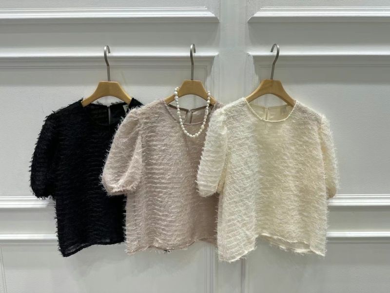 澎袖微透毛毛上衣 衣服,上衣,襯衫,針織衫,T恤,毛衣,背心,內搭,洋裝,服飾,polo衫,羊毛上衣,大學T,帽T,雪紡,棉麻,細肩帶背心,短版上衣,貼身上衣,合身上衣,親膚上衣,紗上衣,長版上衣,牛仔襯衫,天絲,亞麻,bra top