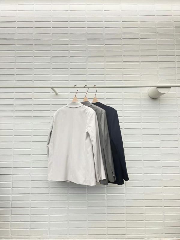 設計師高級西外 西裝外套,襯衫,牛仔外套,小香風外套,風衣外套,長版風衣外套,羊毛大衣,羽絨外套,連帽外套,休閒外套,棉麻西外,針織外套,防曬外套,披肩,披風,罩衫,鋪棉外套,小外套,羽絨背心