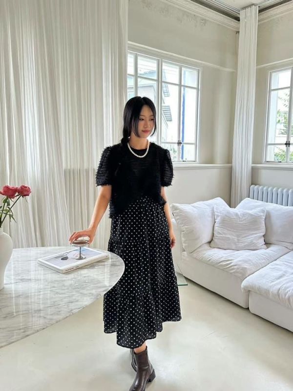 澎袖微透毛毛上衣 衣服,上衣,襯衫,針織衫,T恤,毛衣,背心,內搭,洋裝,服飾,polo衫,羊毛上衣,大學T,帽T,雪紡,棉麻,細肩帶背心,短版上衣,貼身上衣,合身上衣,親膚上衣,紗上衣,長版上衣,牛仔襯衫,天絲,亞麻,bra top