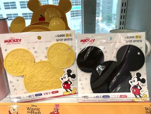 韓國新品｜DISNEY韓國迪士尼 米奇 造型矽膠隔熱墊 (黃大頭款)(黑大頭款)隔熱墊 餐桌墊 隔熱墊 桌墊 鍋墊 杯墊 餐墊 韓國新品上市,迪士尼米奇, 造型矽膠隔熱墊, (黃大頭款)(黑大頭款),隔熱墊 ,餐桌墊, 隔熱墊, 桌墊 ,鍋墊, 杯墊, 餐墊