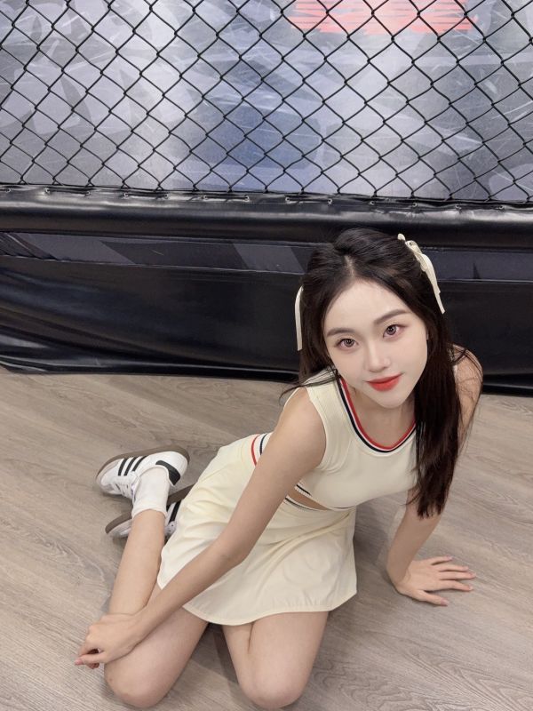 Sporty·撞色百褶套裝 