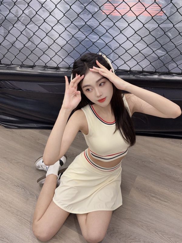 Sporty·撞色百褶套裝 