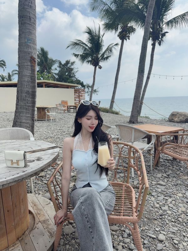 純欲系少女·蕾絲繞脖背心 