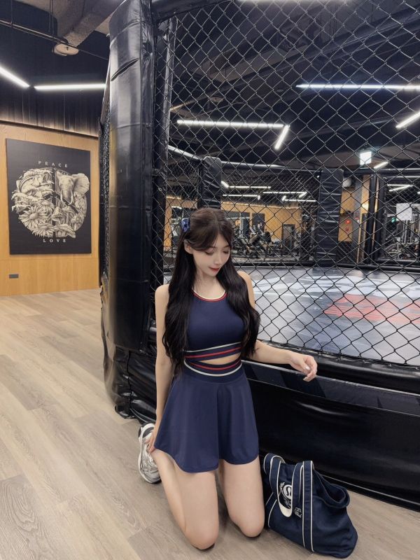 Sporty·撞色百褶套裝 