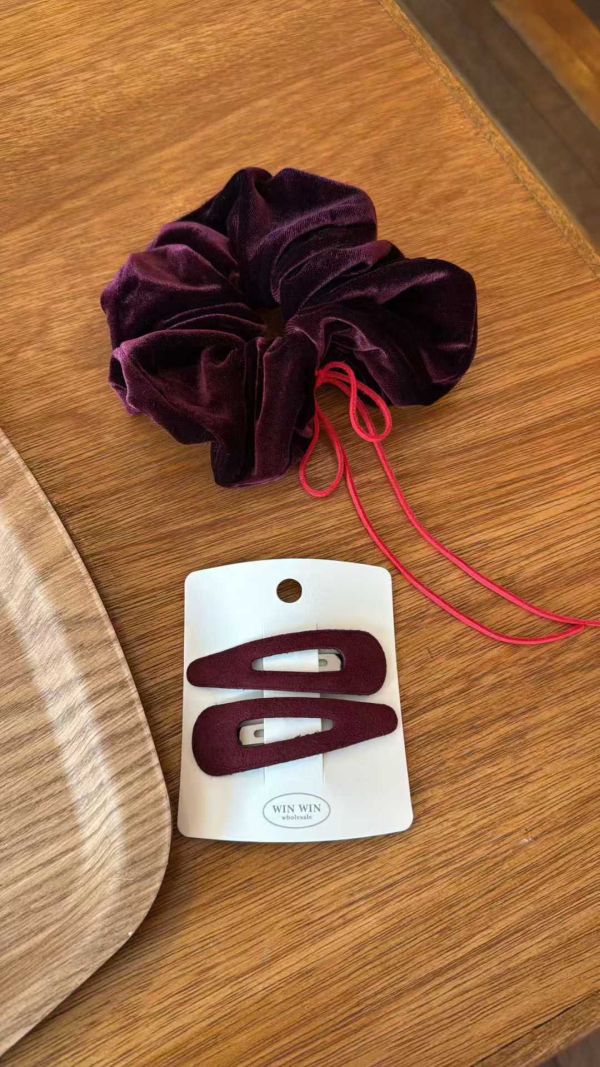 麂皮三角簍空ＢＢ夾 KT粉色豹紋化妝包小尺寸
韓國飾品
韓國耳環
耳環
髮飾
手鍊
戒指
純銀飾品
珍珠耳環
三麗鷗代購
飾品店