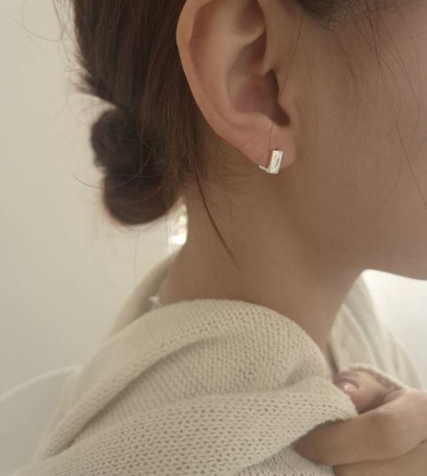 925純銀 小小方形耳扣耳環 925純銀 小小方形耳扣耳環
韓國飾品
韓國耳環
耳環
髮飾
手鍊
戒指
純銀飾品
珍珠耳環
三麗鷗代購
飾品店