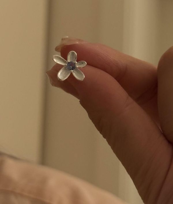 925純銀 小花祖母綠純銀貼耳耳環 925純銀
925純銀 小花祖母綠純銀貼耳耳環