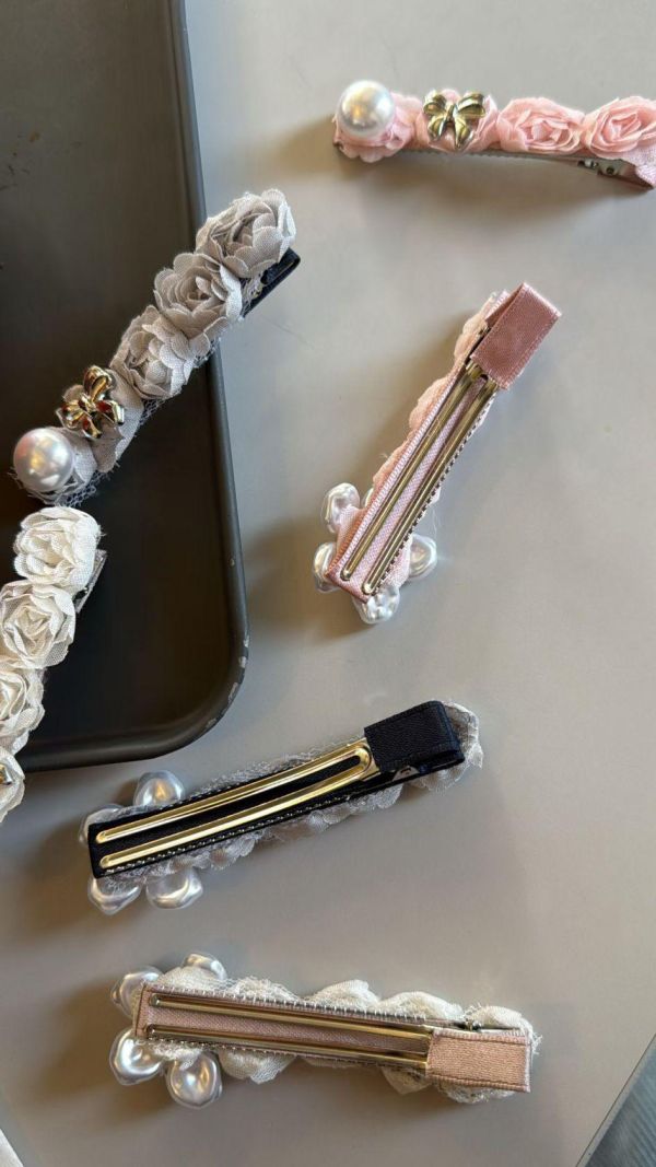 玫瑰花蕾絲珍珠髮夾3色 玫瑰花蕾絲珍珠彈簧夾3色
韓國飾品
韓國耳環
耳環
髮飾
手鍊
戒指
純銀飾品
珍珠耳環
三麗鷗代購
飾品店