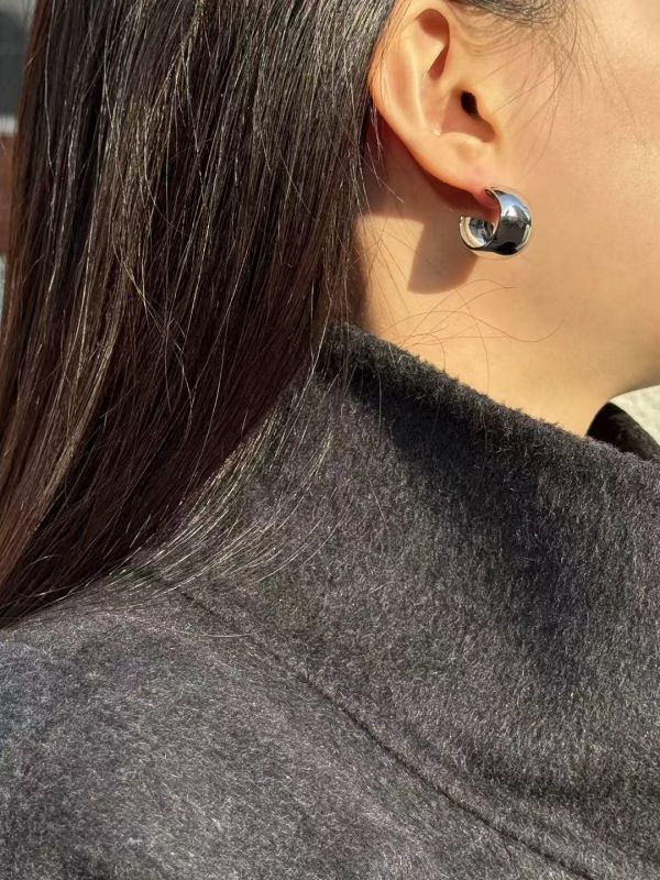 鍍銅24K寬版4/3圈耳環2色 鍍銅24K寬版4/3圈耳環2色
韓國耳環
耳環
髮飾
手鍊
戒指
純銀飾品
珍珠耳環
三麗鷗代購
飾品店