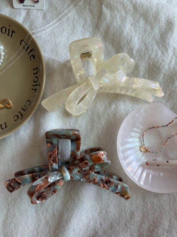 CF立體厚款蝴蝶結髮夾 CF立體厚款蝴蝶結髮夾
韓國飾品
韓國耳環
耳環
髮飾
手鍊
戒指
純銀飾品
珍珠耳環
三麗鷗代購
飾品店