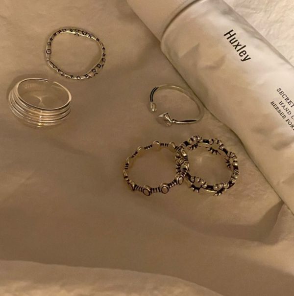 925純銀 圓形環繞戒指 925純銀戒指
925純銀 圓形環繞戒指
韓國飾品
韓國耳環
耳環
髮飾
大腸圈
腸圈
手鍊
戒指
純銀飾品
珍珠耳環
三麗鷗代購
飾品店