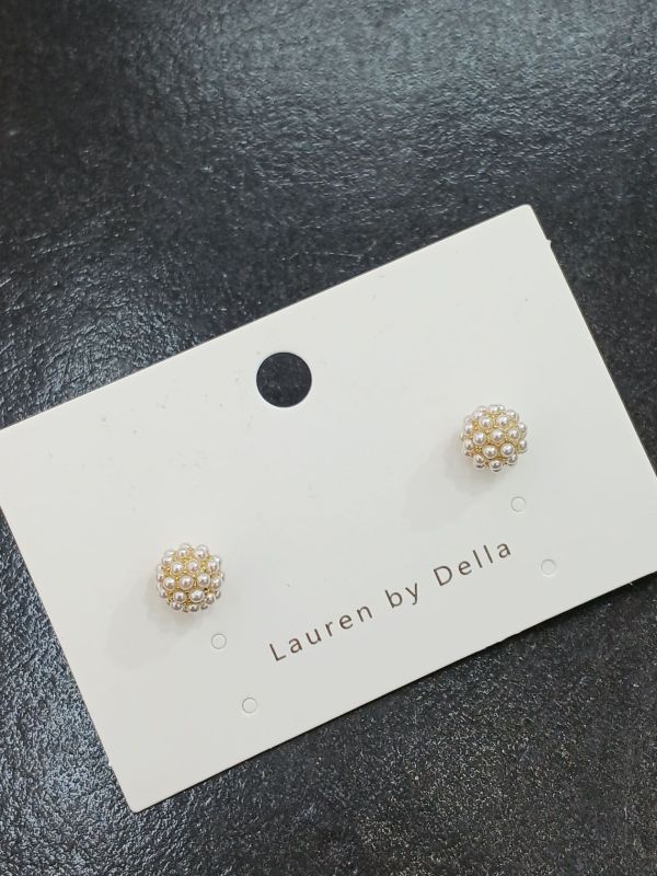 珍珠滿滿圓形耳環 珍珠滿滿圓形耳環
韓國飾品
韓國耳環
耳環
髮飾
大腸圈
腸圈
手鍊
戒指
純銀飾品
珍珠耳環
三麗鷗代購
飾品店