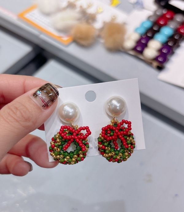 聖誕節蝴蝶結花圈耳環 聖誕節蝴蝶結花圈耳
韓國耳環
耳環
髮飾
手鍊
戒指
純銀飾品
珍珠耳環
三麗鷗代購
飾品店