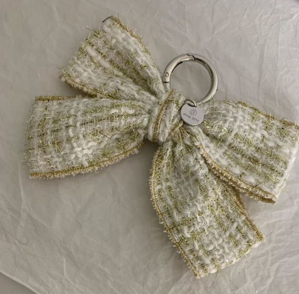 小香風蝴蝶結吊飾 小香風蝴蝶結吊飾
韓國飾品
韓國耳環
耳環
髮飾
大腸圈
腸圈
手鍊
戒指
純銀飾品
珍珠耳環
三麗鷗代購
飾品店